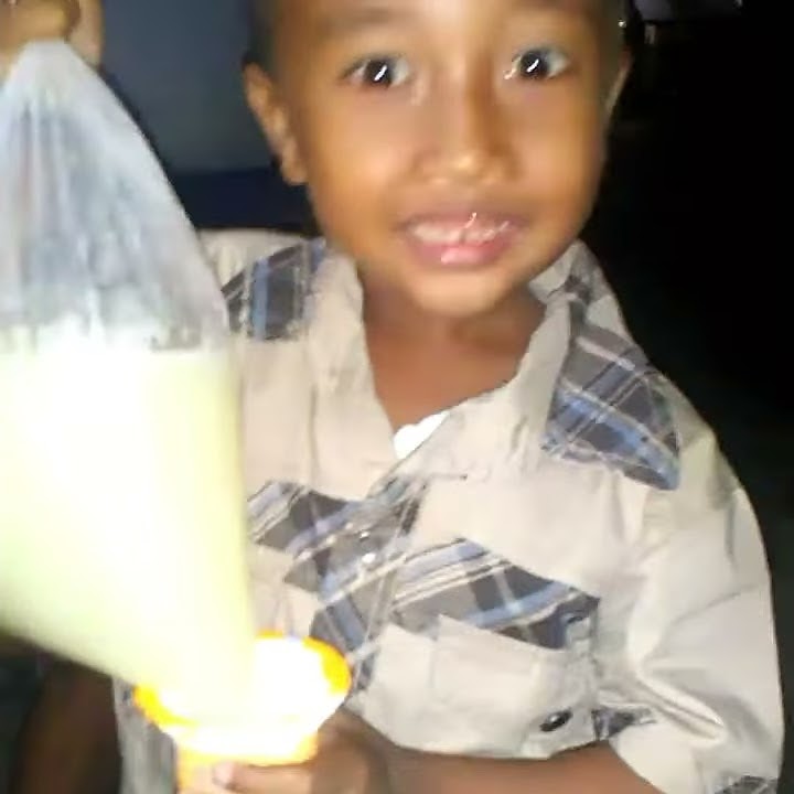 Anak kecil mabok tuak!!