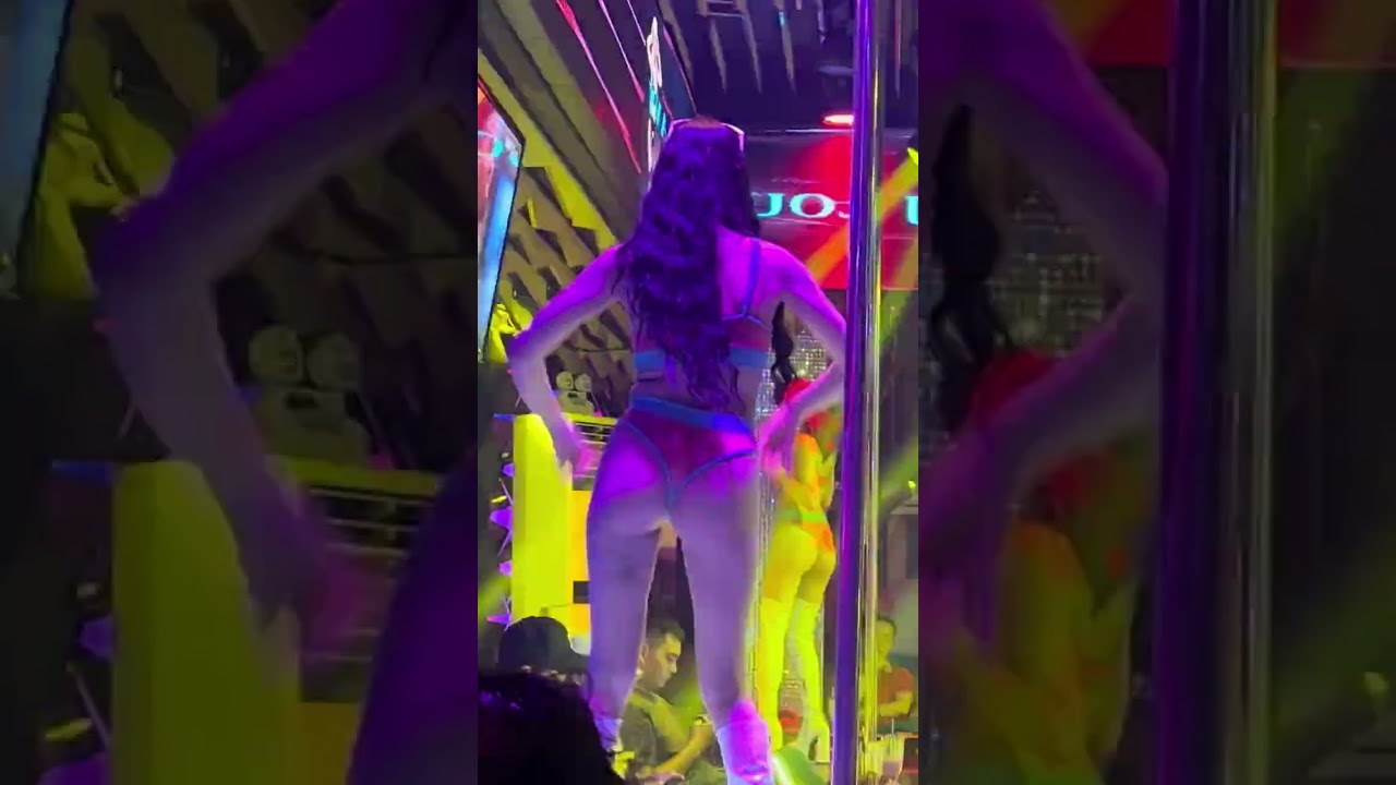 Nhan sắc và vũ điệu của dancer Thu An khiến không khí N1 Coffee bùng nổ