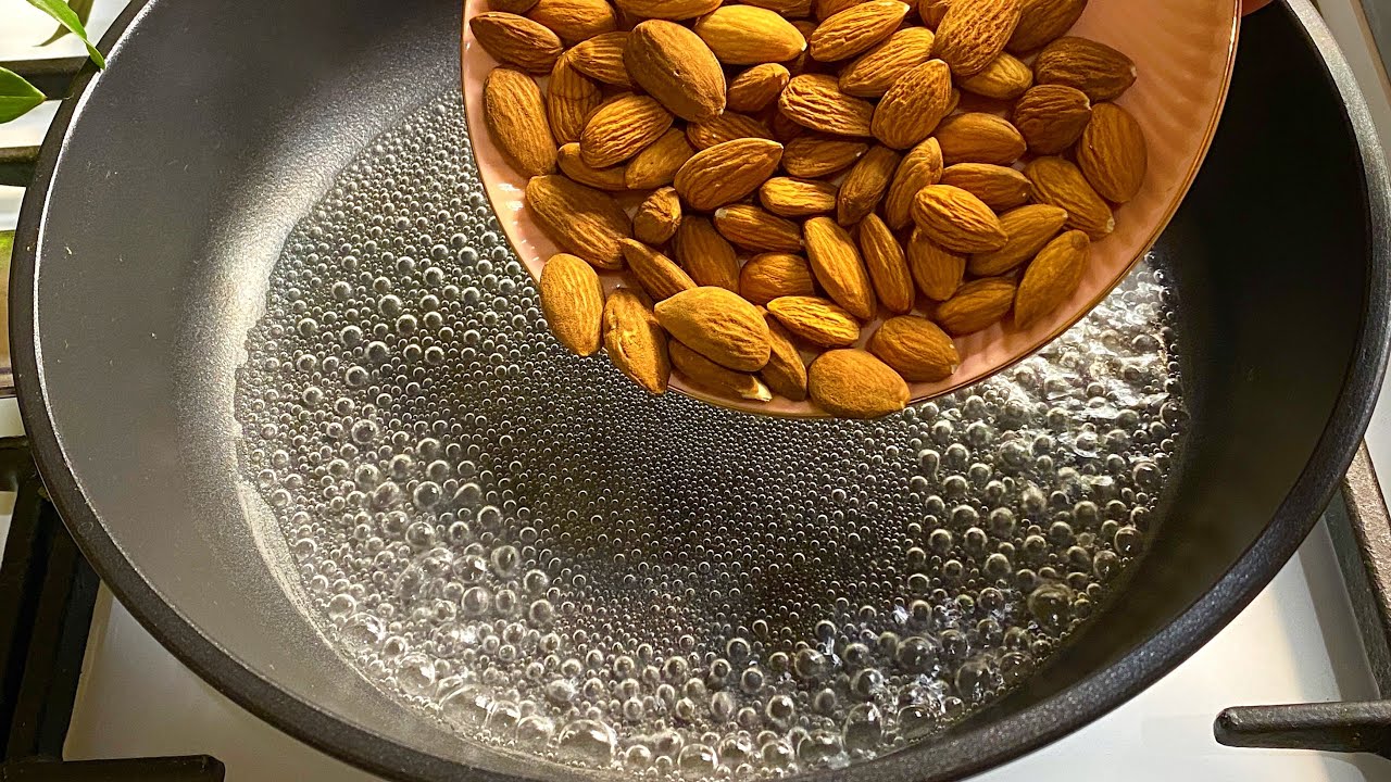 Бросьте миндаль в кипящую воду и вы удивитесь!Весь мир использует этот метод