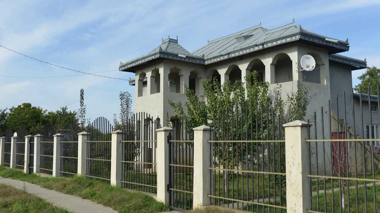 Pentru cei plecati prin lume. Satul Zabolotani,Iasi