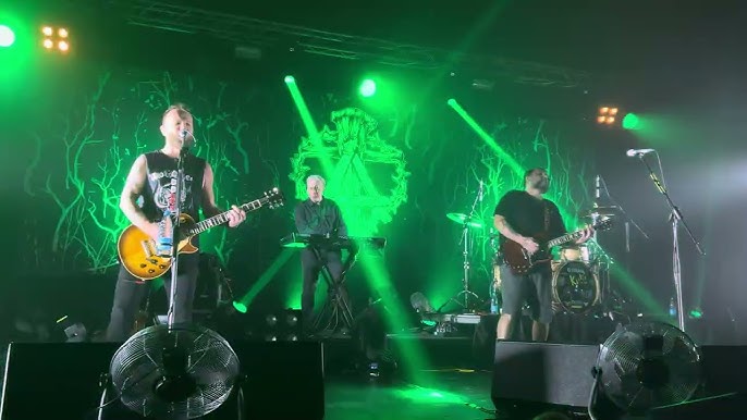 Король И Шут - Добрые Люди (28.04.12, Лужники) - YouTube