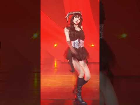 Lisa dancing with Girls#Shorts#Viral#Trending#ShortsVideo#Explore#Foryou#InstaGood#Trend
