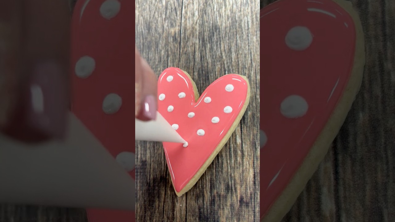 SIMPLE polka dot heart cookie 