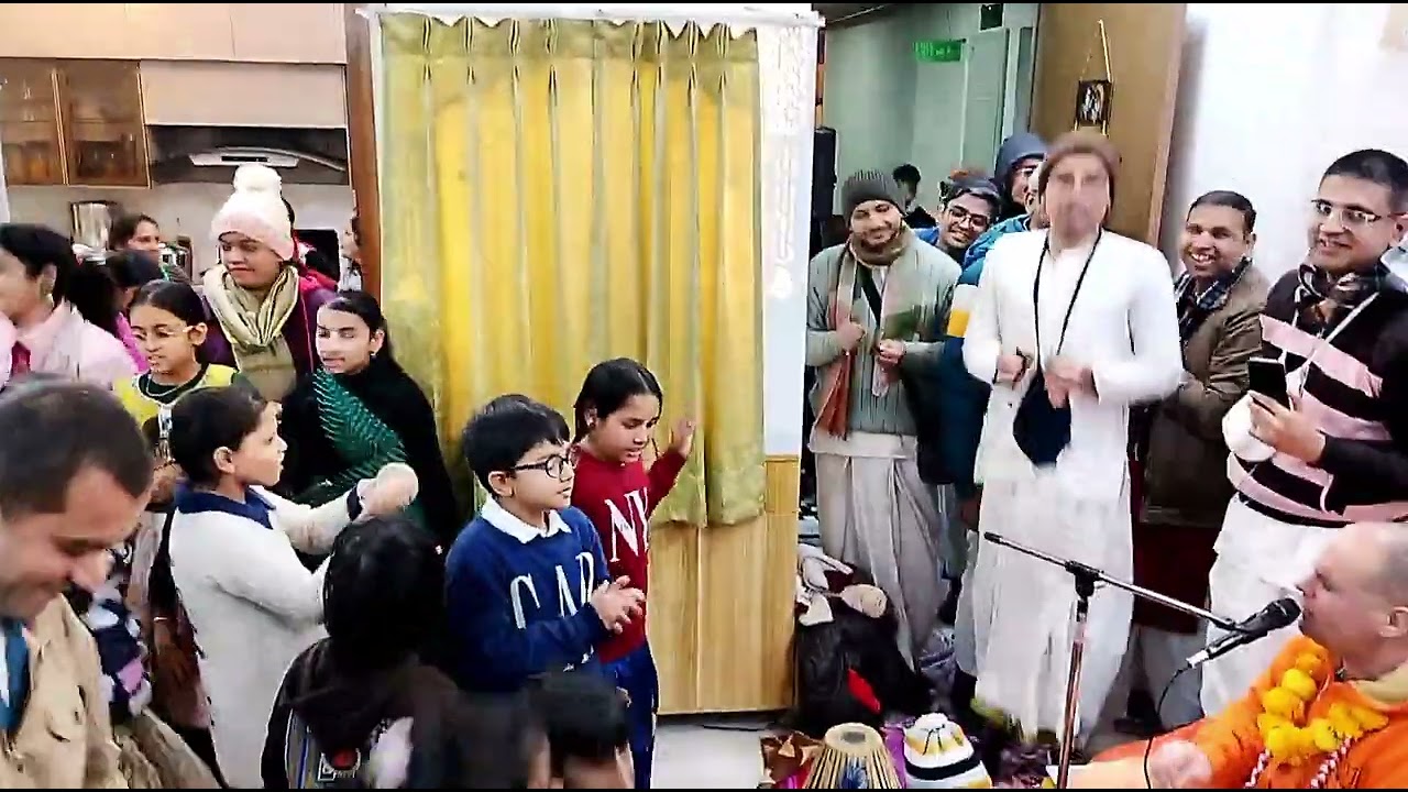 हरे कृष्ण हरे कृष्ण कृष्ण कृष्ण हरे हरे हरे राम हरे राम राम राम हरे हरे