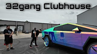 We pulled up to cjon32s clubhouse 