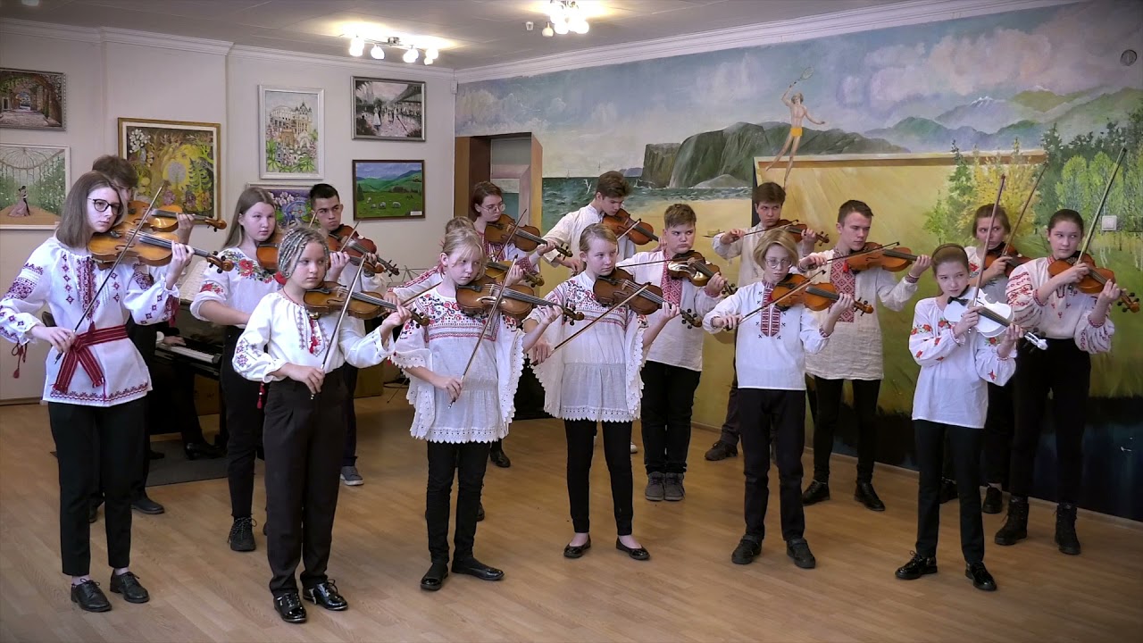 В. Івасюк "Я піду в далекі гори". Виконує ансамбль скрипалів "Срібні струни".