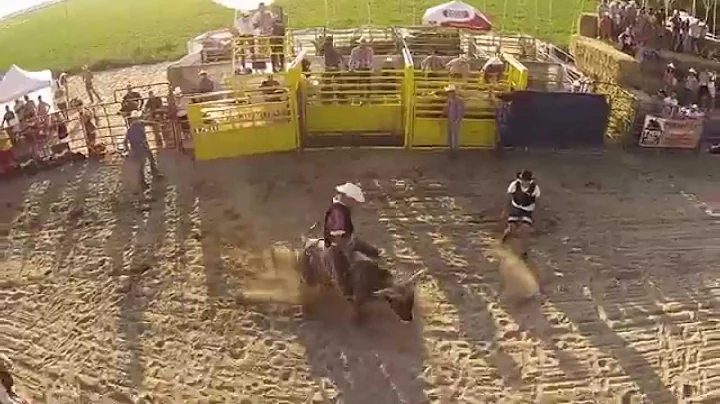 Tyuxi Rodeó a Hell on Hooves Ranch-on!