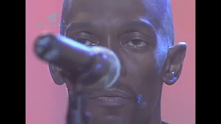 Faithless - We Come 1 - Live Top of the Pops 15/06/2001 (HD)