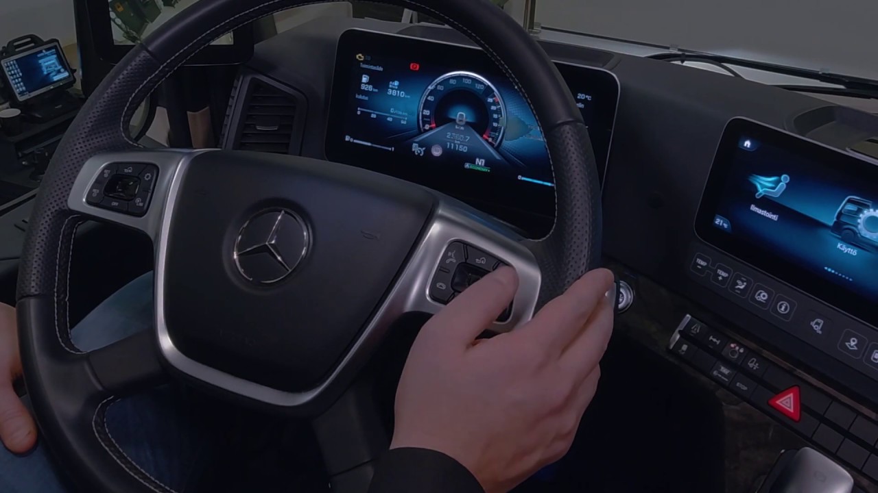 Uusi Actros 5 - Multimedia cockpit