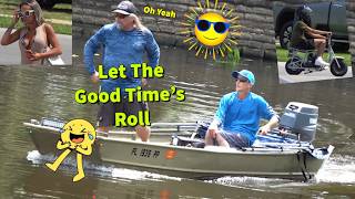 Madness Boat s Trying To Get In Started Raining Hot In Fla People Wow