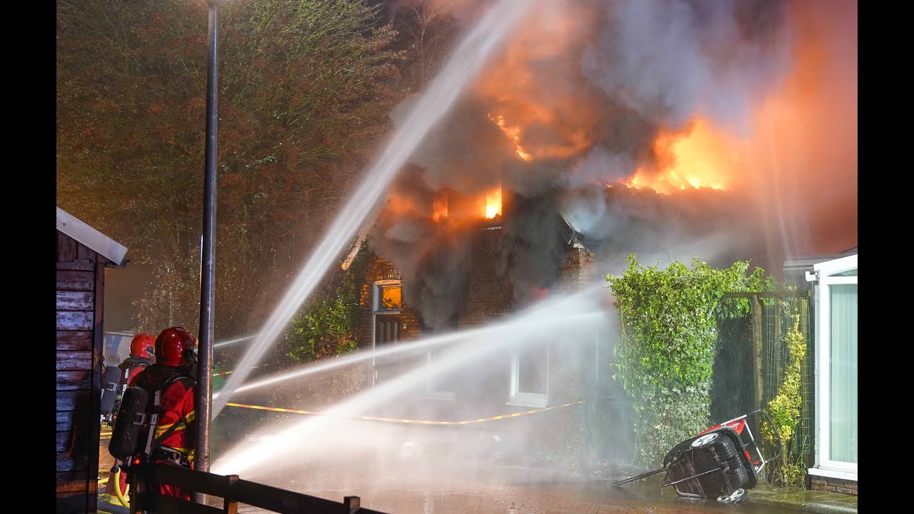 Zeer grote brand in Winschoten, ontruiming en vermissing