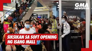 GMA News Feed: Mga tao sa soft opening ng mall, nagsiksikan! screenshot 5