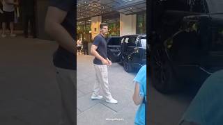 Download Lagu German football profi Mario Gomez in front of the hotel in Munich Germany #shorts #sport MP3 Download Lagu German football profi Mario Gomez in front of the hotel in Munich Germany #shorts #sport MP3
