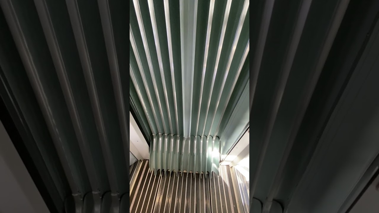 Einfahrt Bern, Gleis 4: Faltenbalg Wagenübergang