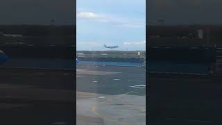 Boeing 747 Soft Landing - Frankfurt International Airport #shorts #airport screenshot 2