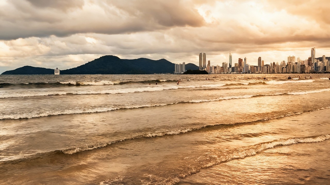 Лето С ОБЛАКАМИ в Praia Central de Balneário Camboriú | Края света