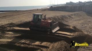Fiat Hitachi FD145 Dozer Leveling the Beach Fiat Hitachi Fd145 2000