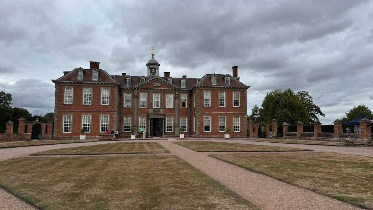 Hanbury Hall near Droitwich Spa today before the rain came along 🙂