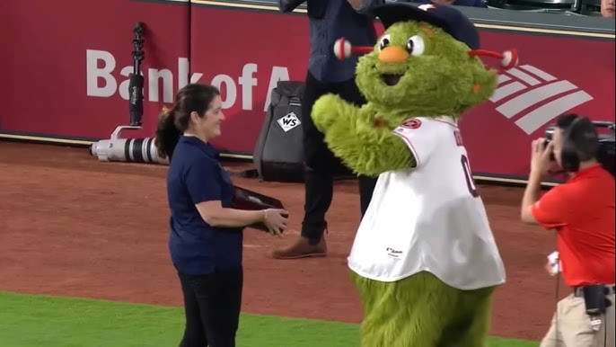 Hey Daddy-O! (MLB Houston Astros Mascot Orbit Reunited With His Father) 