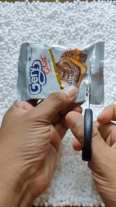 menemukan jajanan gery saluut cokelat kelapa #huntingjajan #jajanan #shorts #viral