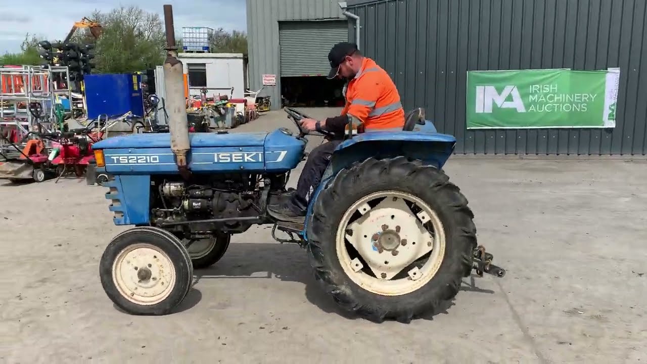 トラクター　イセキ　TS2210 今日もギリギリ1975年登録ヰセキTS2210「朝1分の農機考古学」 | 水戸市