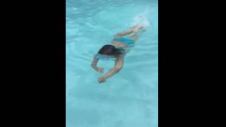 Natalie's first time putting her head under water