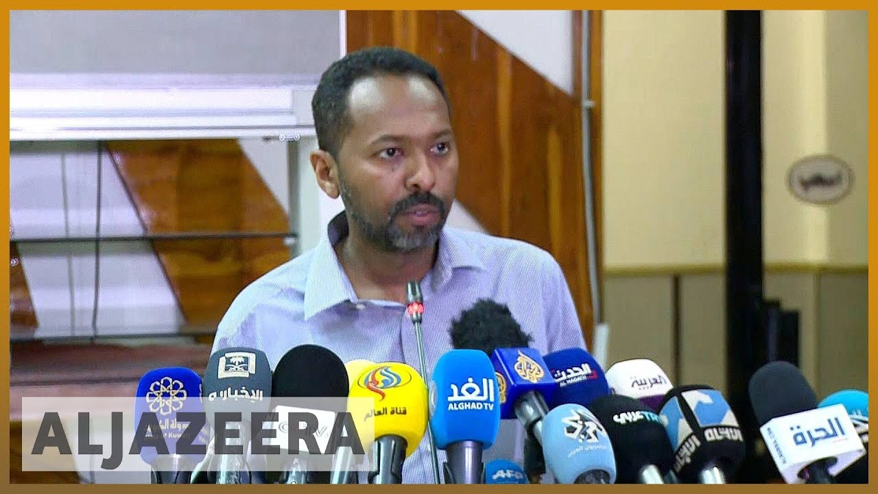 🇸🇩 متظاهرون سودانيون يتحدّون الجيش الذي حذّر من "المزيد من الفوضى" | الجزيرة الإنجليزية