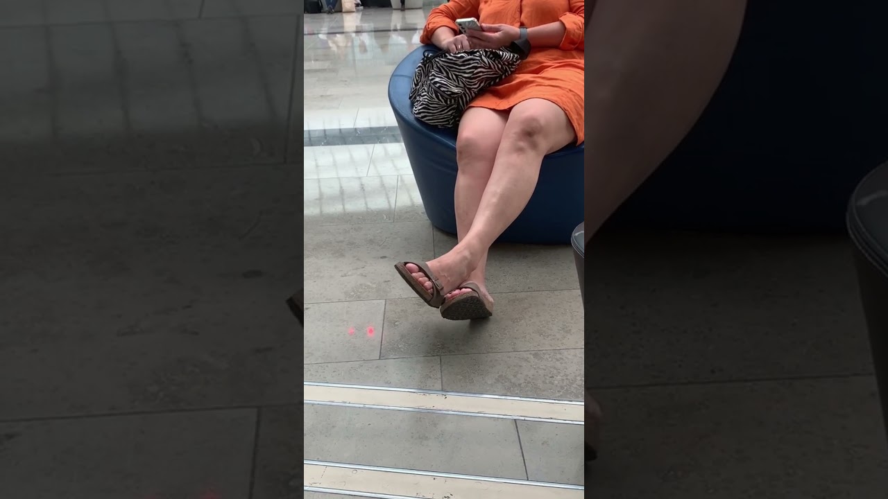 Candid Feet (No pedicure)