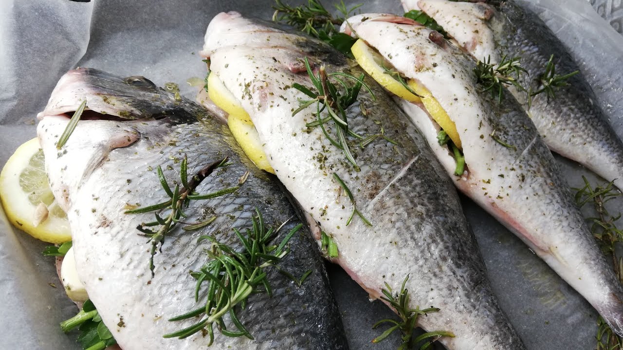 سمك في الفرن بالاعشاب المنسمه كما لم تتذوقه من قبل جربيه وردي عليا لخبار