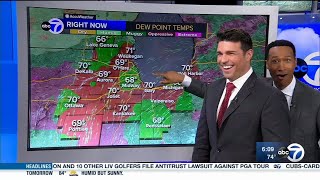 ABC7 Chicago meteorologist has hilarious realization that his TV is a touchscreen live on the air screenshot 1