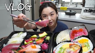 Lightly Eating 3 Servings of Sushi and Futomaki in a Bite😲ㅣMukbang VlogㅣHamzy Vlog