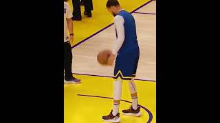 Only Steph Curry could notice it 😳