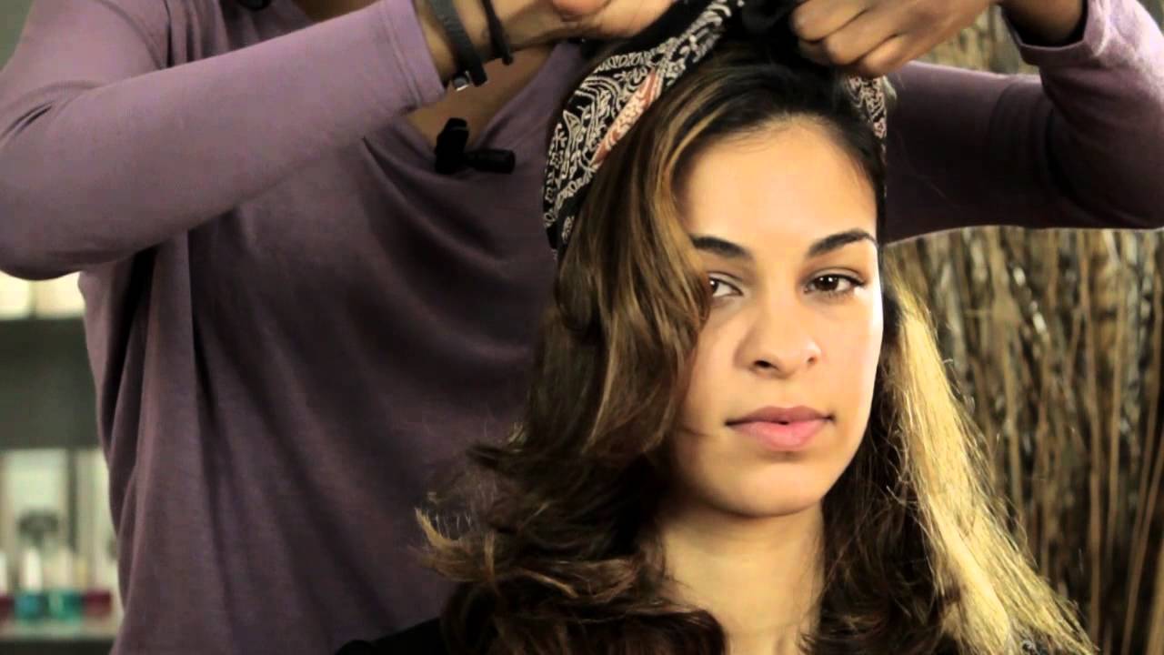 How to Put a Bandeau in the Hair : Tips for Styling Hair 