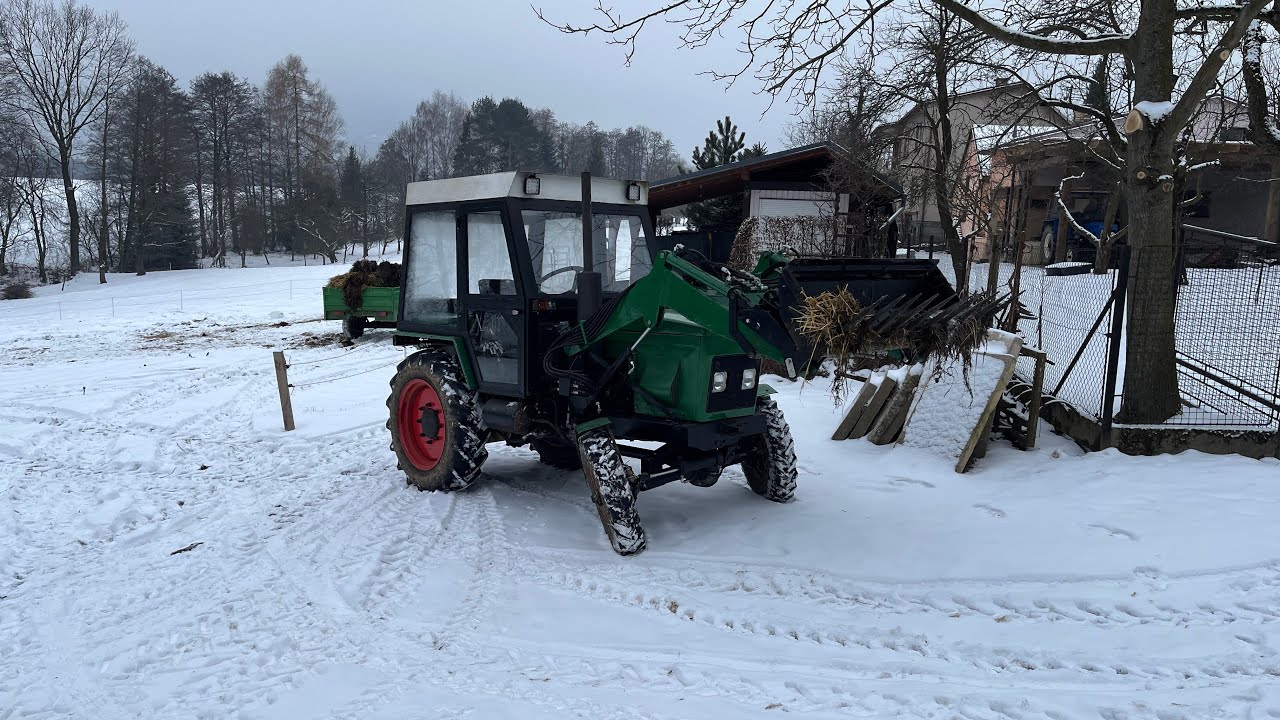 VYVÁŽENÍ HNOJE S TRAKTOREM DOMÁCÍ VÝROBY
