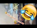 مشهد التقطته كاميرة المراقبة بالصدفه موقف كوميدي جدا جدا شاهد قبل الحذف 