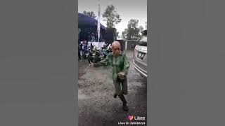 Heboh kakek goyang dangdut