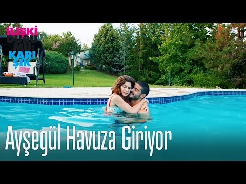 Ayşegül havuza giriyor