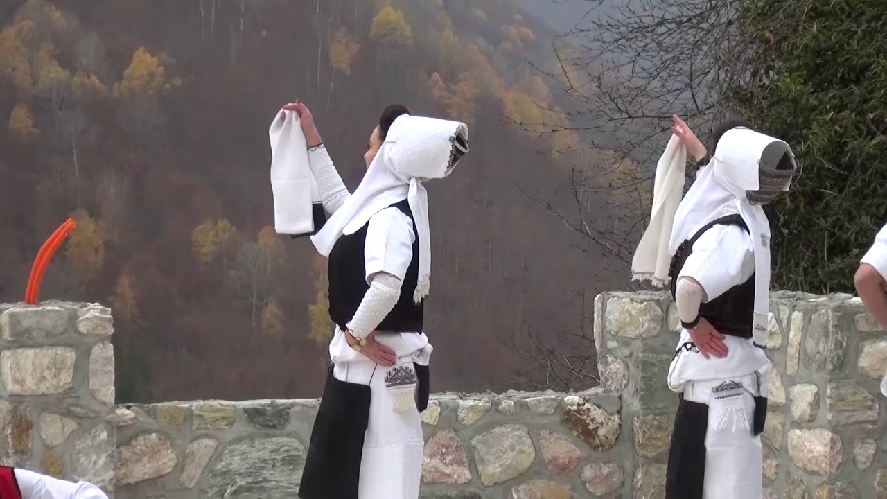 Valle me motive Kosovare e luajtur nga Ansambli i këngëve dhe valleve Deçani