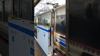 225系100番台K2編成『来てな！オモロイいっぱい大阪旅』ヘッドマーク＋223系1000番台W4編成　新快速姫路行き　明石駅発車#ヘッドマーク #223系1000番台 #225系100番台