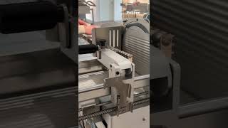 Rien Négale La Précision De La Trancheuse Automatique Politec