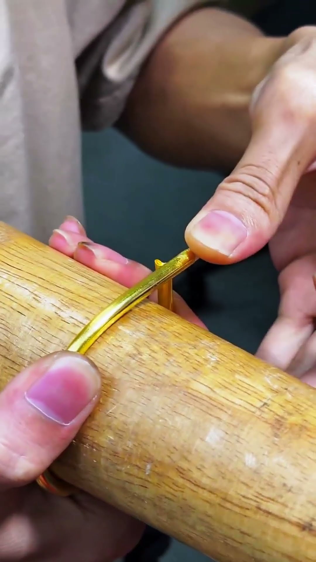 Gold wrapped silver bracelet welding process- Good tools and machinery make work easy