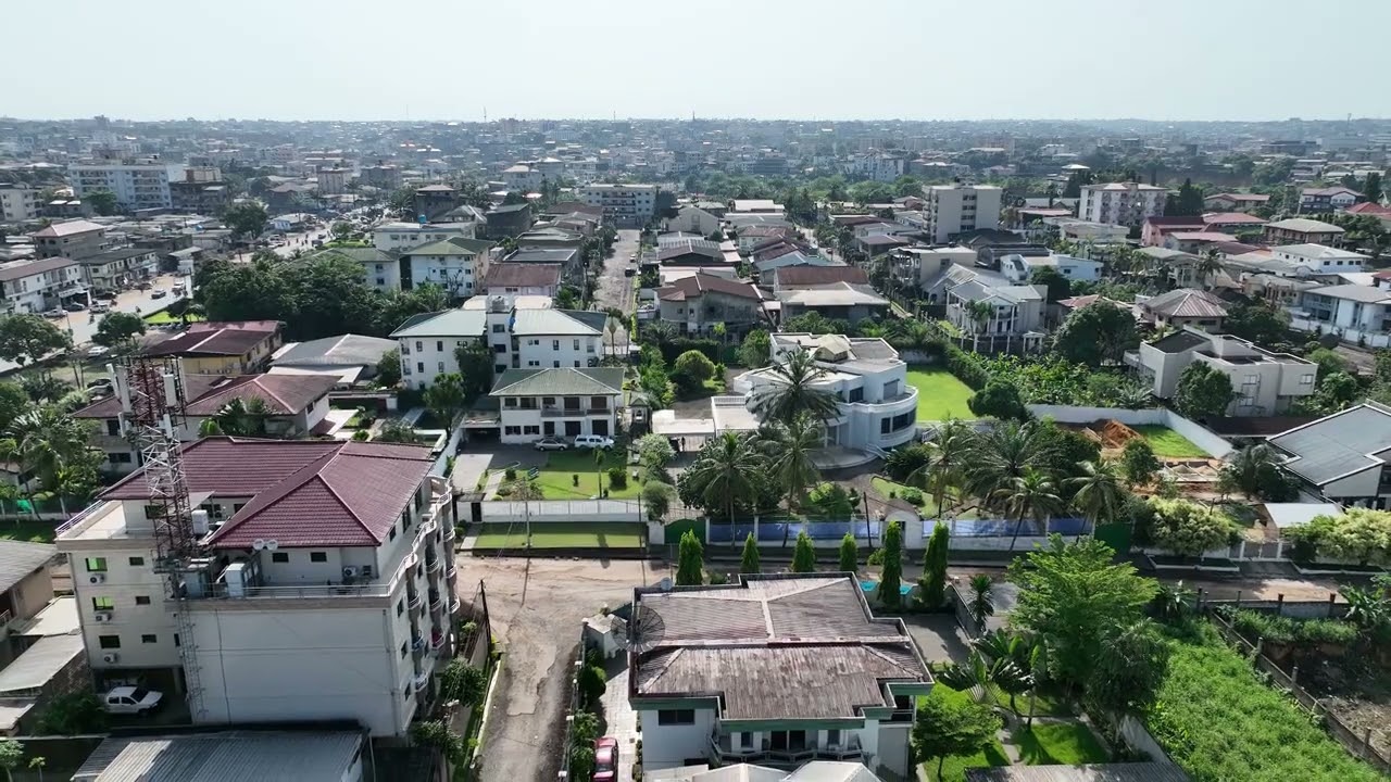 Vue aérienne Douala Bonamoussadi Santa barbara/Aerial view Douala Bonamoussadi Santa barbara