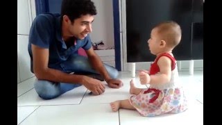Bebe De 7 Meses Brincando Com O Pai