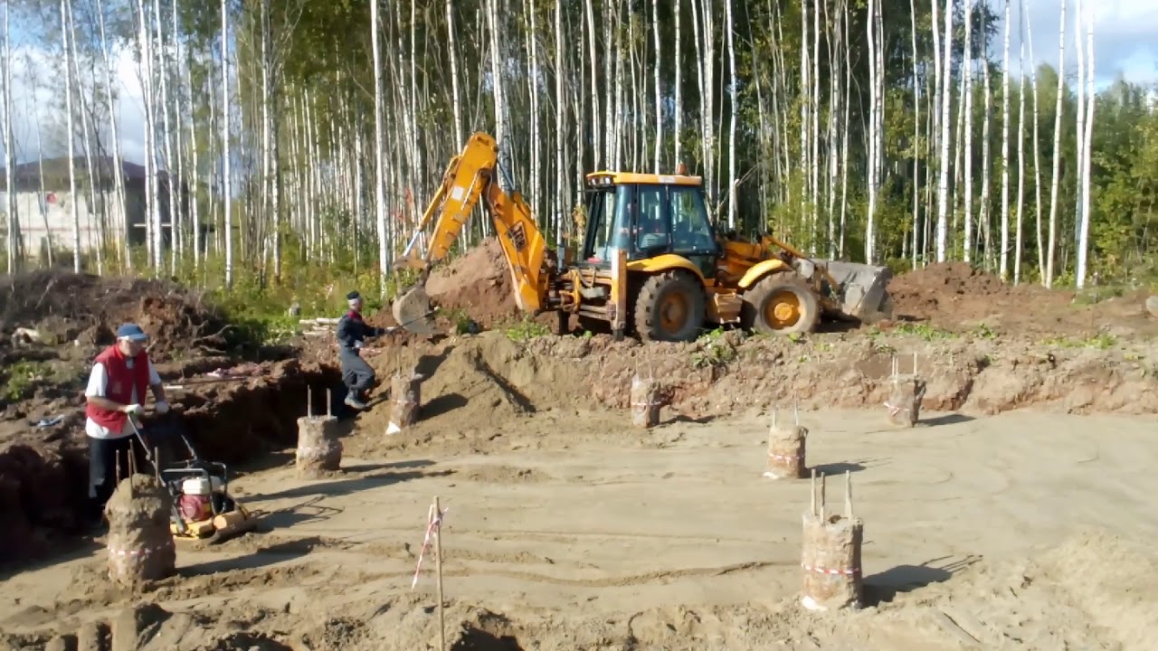 Уплотнение песчаного основания виброплитой. - YouTube