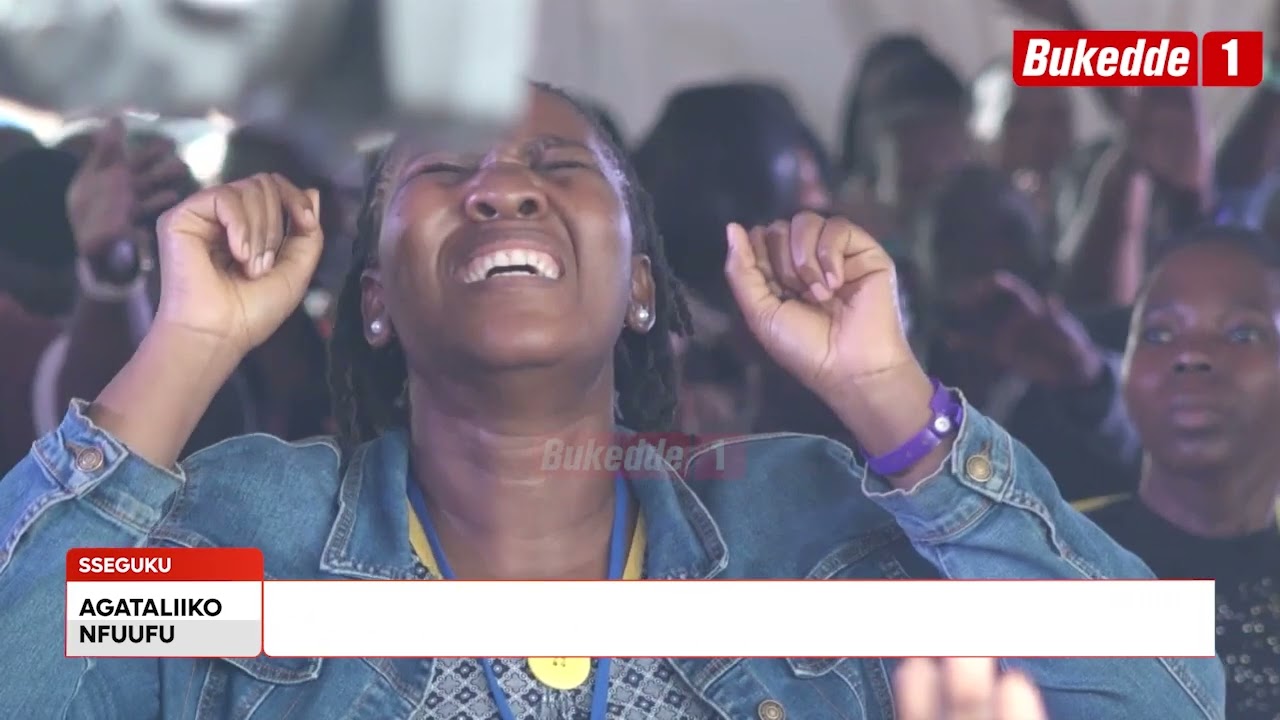 Agataliikonfuufu:  Maama Janet Museven akyaddeko ku Prayer Mountain.