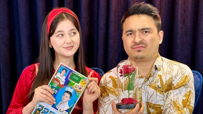 Yalangoch odamlarning quchoqlashgan fotosuratlari