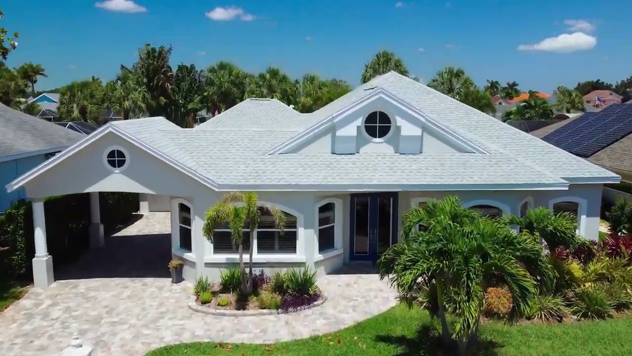 4611 Shark Dr  Bradenton, FL 34208