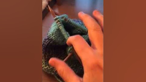 Decreasing knit hat using double pointed needles