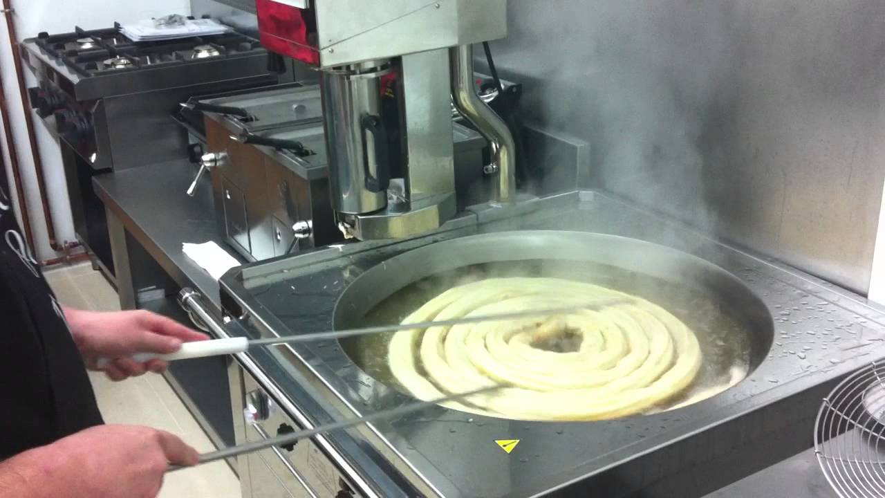 MAQUINA DE CHURROS AUTOMATICA HACIENDO PORRAS 