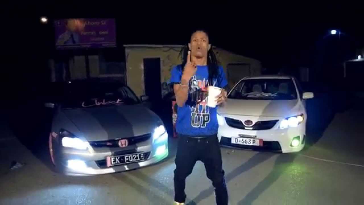 Sin Freno Ft Keilo first class,Pakmen,Boy warrior -Bajale a la Dema (Masacre a Bulova) VÍDEO OFICIAL auf YouTube ansehen Sin Freno Ft Keilo first class,Pakmen,Boy warrior -Bajale a la Dema (Masacre a Bulova) VÍDEO OFICIAL auf YouTube ansehen